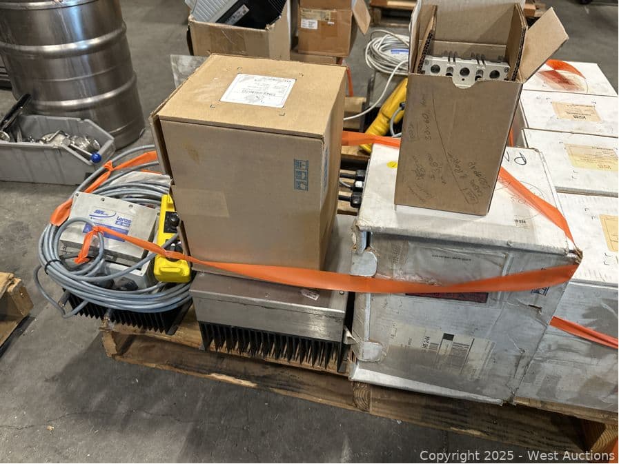 assorted-electronics-lenze-controllers-breaker-heat-sync-and-more-mm27hsqb