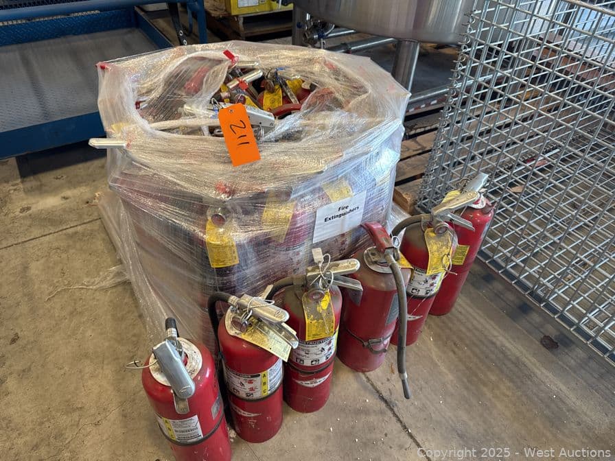contents-of-pallet-approximately-34-fire-extinguishers-mm27h95w