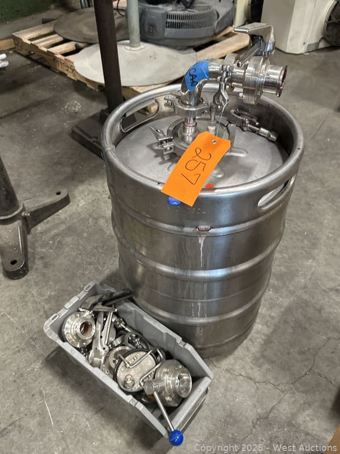 stainless-steel-keg-tri-clover-clamps-valves-and-more-mm27hs05