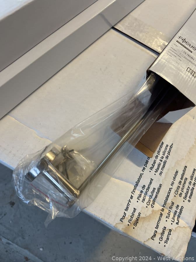 3-focus-24-towel-bars-in-polished-chrome-finish-600096